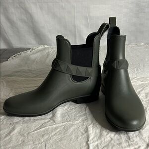 Natural Soul Olive Green Chelsea Rain Booties